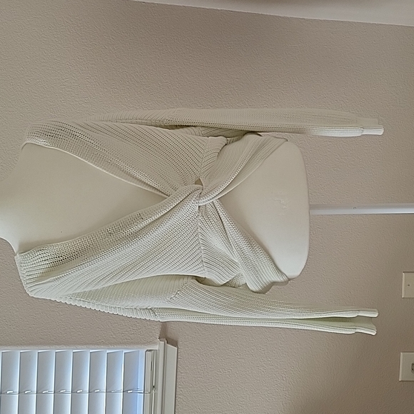 Sweater - Picture 4 of 4